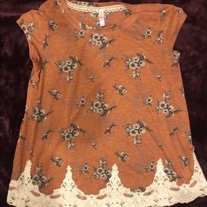 NWOT crochet bottom floral shirt